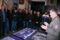 Породице палих бораца у НАТО агресији и ветерани из Црне Горе посетили изложбу "Одбрана 78" 