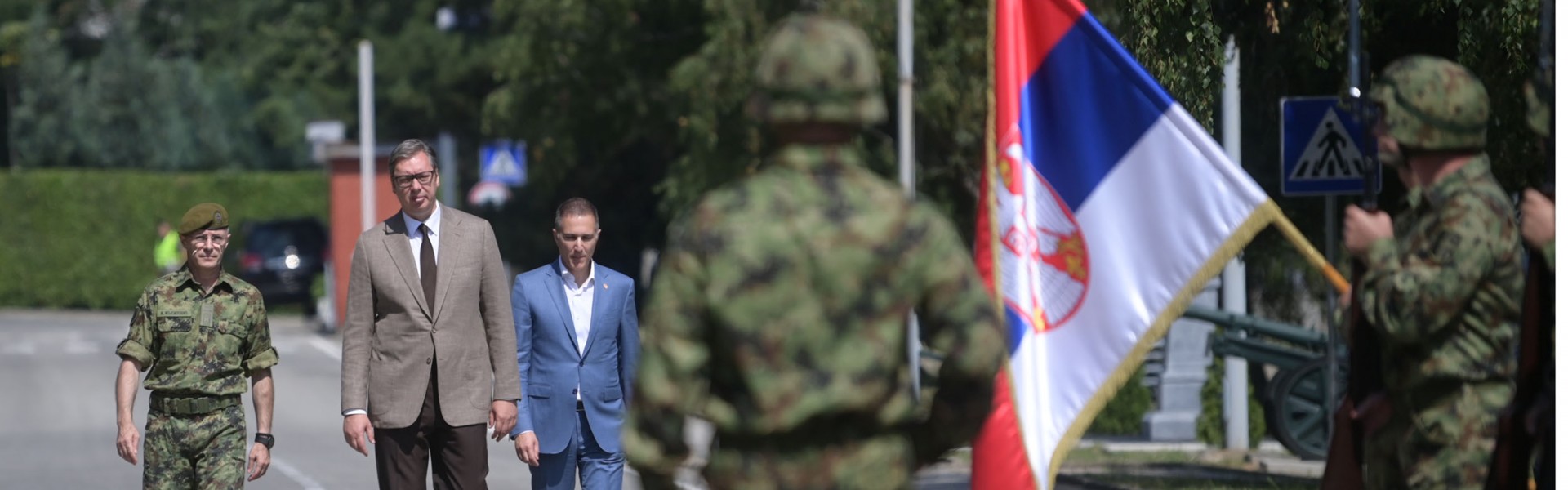 Predsednik Vučić: Nastavićemo da snažimo vojsku i odbrambenu industriju