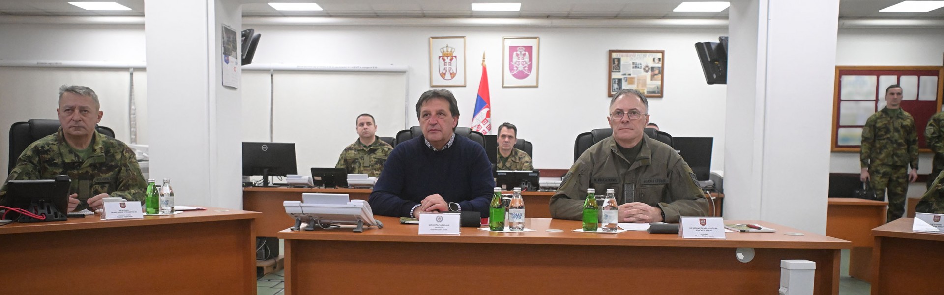 Министар Гашић и генерал Мојсиловић обишли Оперативни центар система одбране