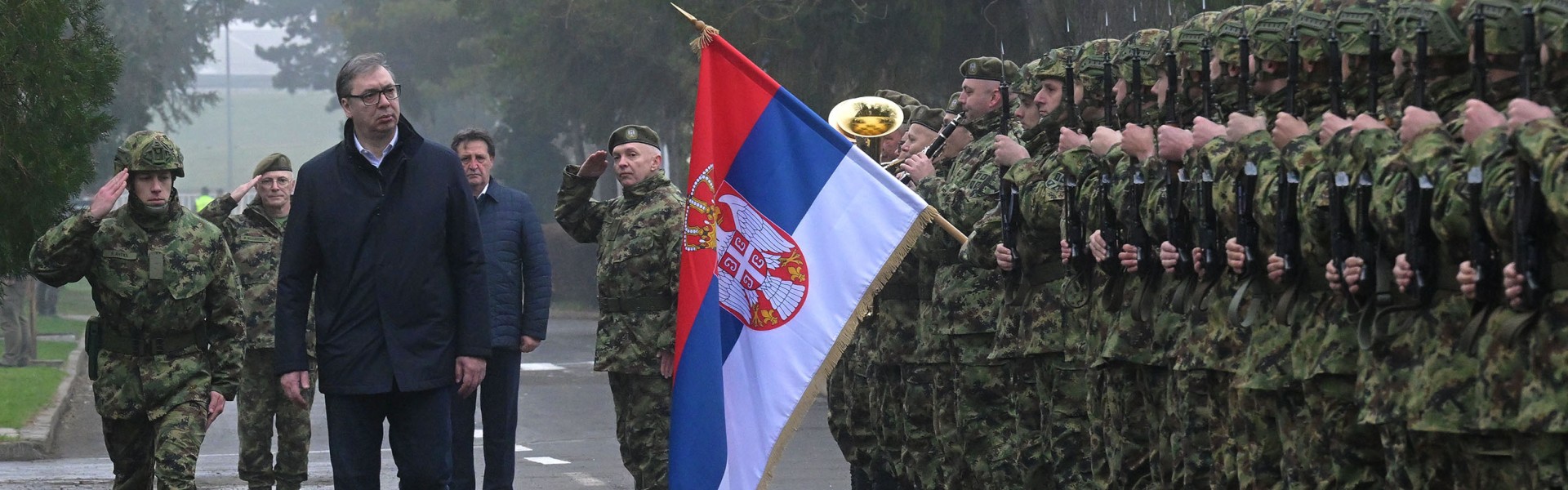 Председник Вучић обишао јединице Војске Србије у Нишу