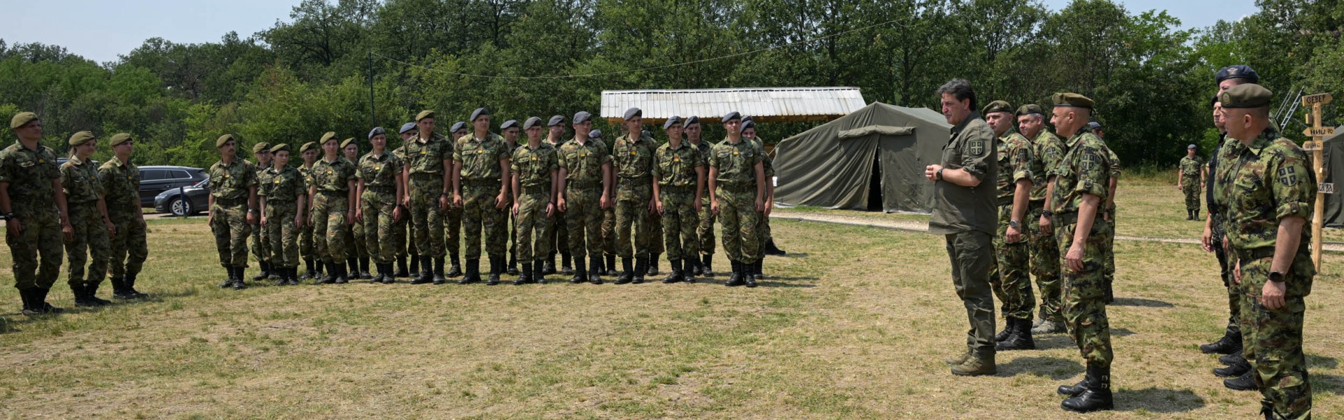 Министар Гашић обишао кадете и припаднике Војске Србије у Зајечару 