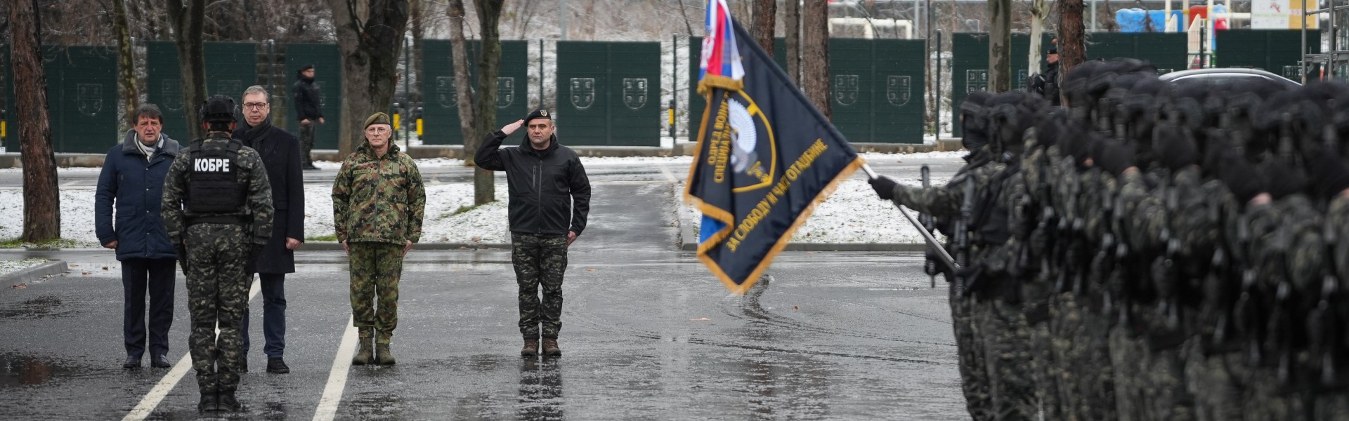Председник Вучић обишао Одред војне полиције специјалне намене “Кобре”