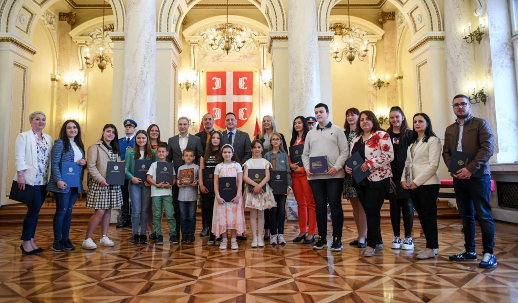 Ministers Stefanović and Ružić present awards to winners of Our Soldier Our Hero competition