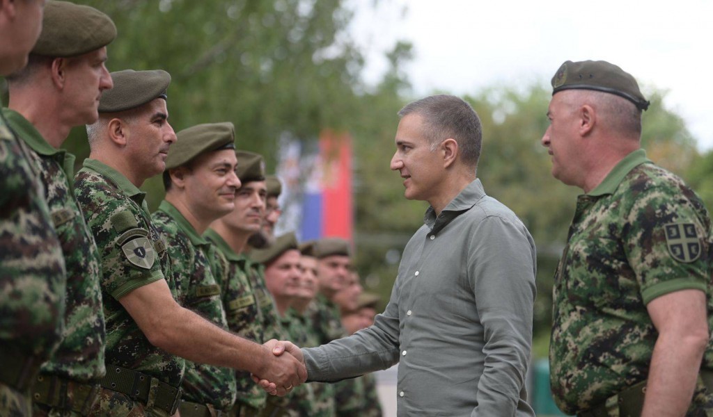 Министар Стефановић обишао припаднике Прве бригаде у Бачкој Тополи