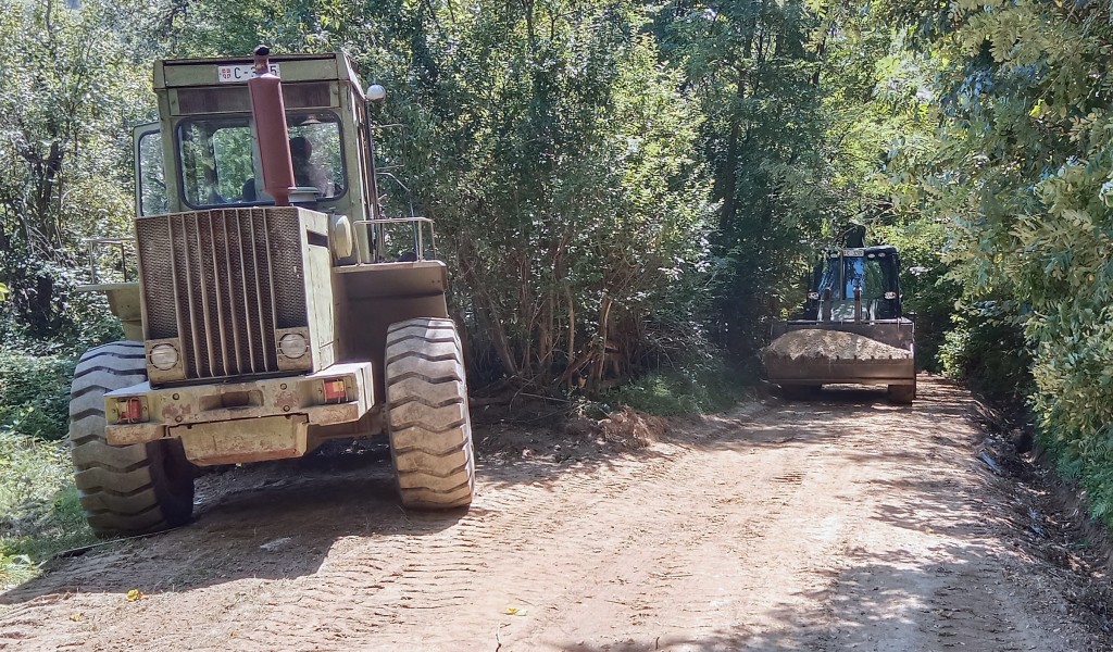 SAF members repairing roads