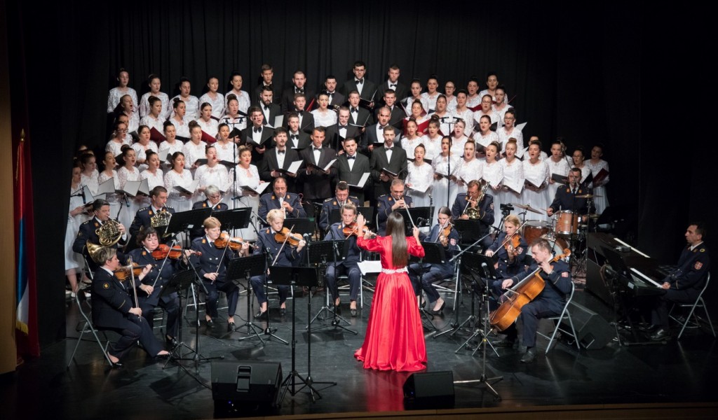 Ансамбл на Видовданском концерту у Бијељини