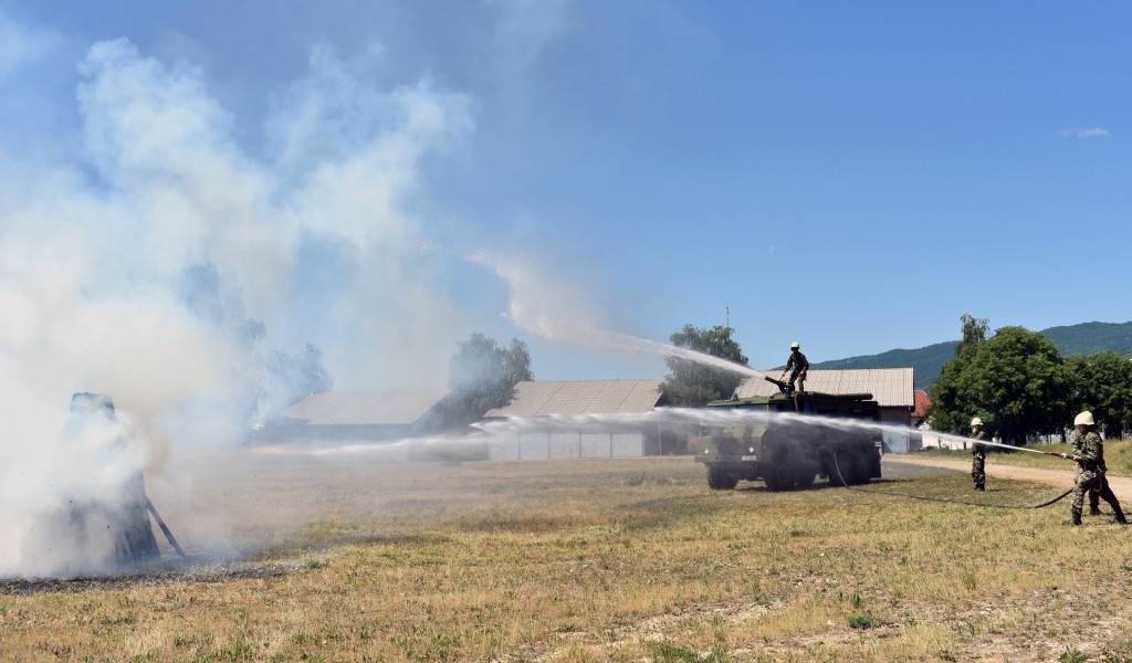 Показна вежба гашења пожара