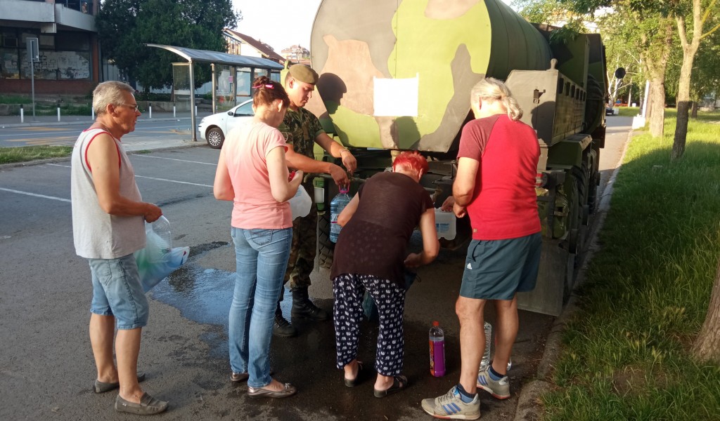Pomoć Vojske Srbije u vodosnabdevanju građana Kruševca