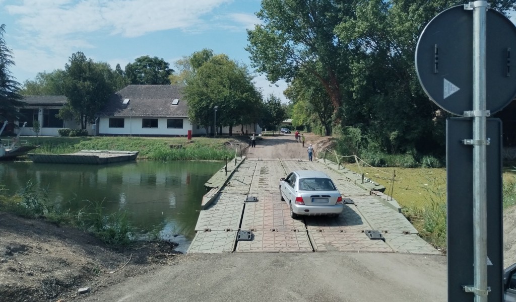 Војска поставила мост преко Великог бачког канала