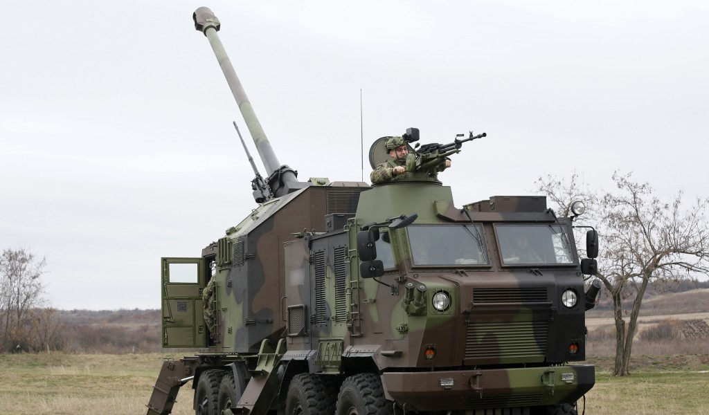 Combat crews train with modern artillery weapons