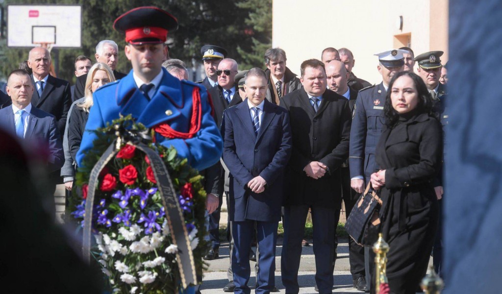Ministar Stefanović položio venac na spomen obeležju stradalim pripadnicima MUP a Republike Srpske