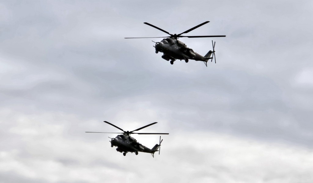 Flight training of combat helicopter crews