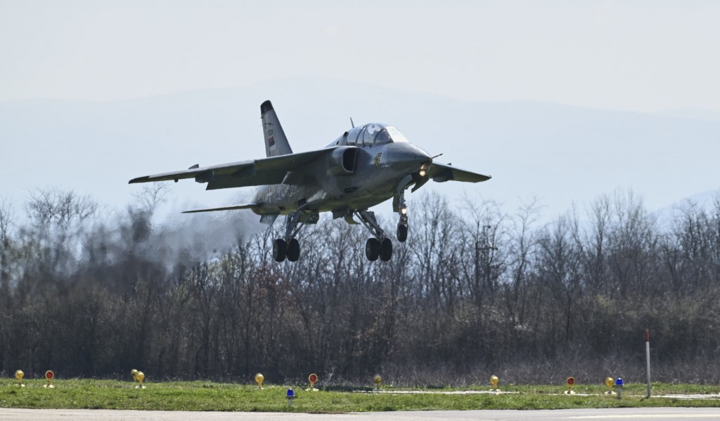 Combat training of Orao attack aircraft pilots