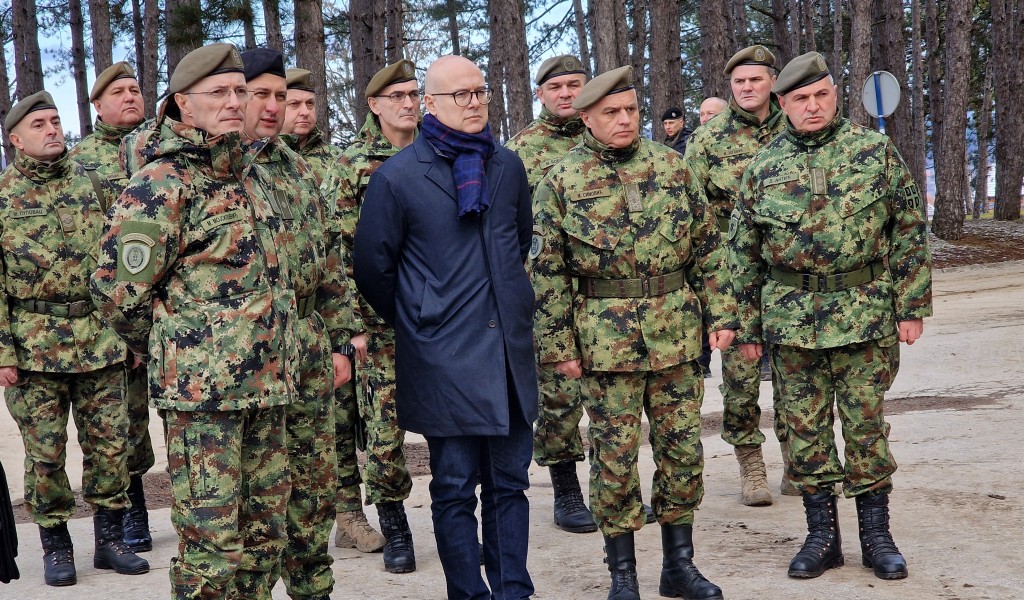 Министар Вучевић и генерал Мојсиловић обишли јединице Треће бригаде у Куршумлији