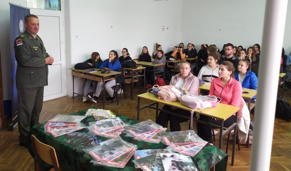 Promocija dobrovoljnog služenja vojnog roka u Somboru Sremskim Karlovcima i Kraljevu