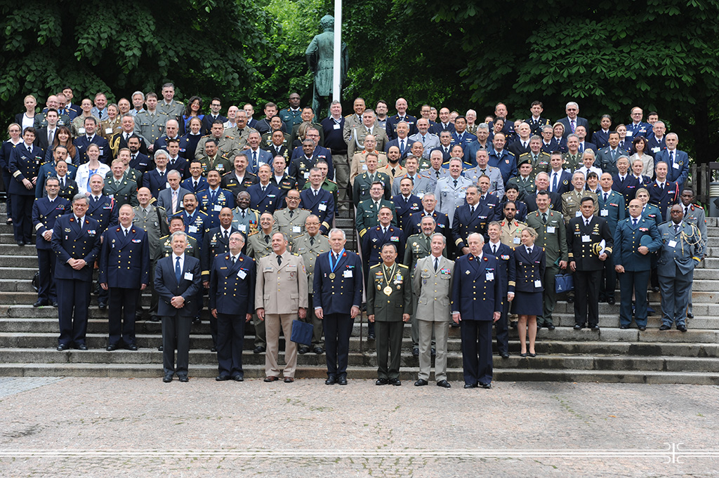 Делегација ВМА на конгресу војне медицине у Паризу