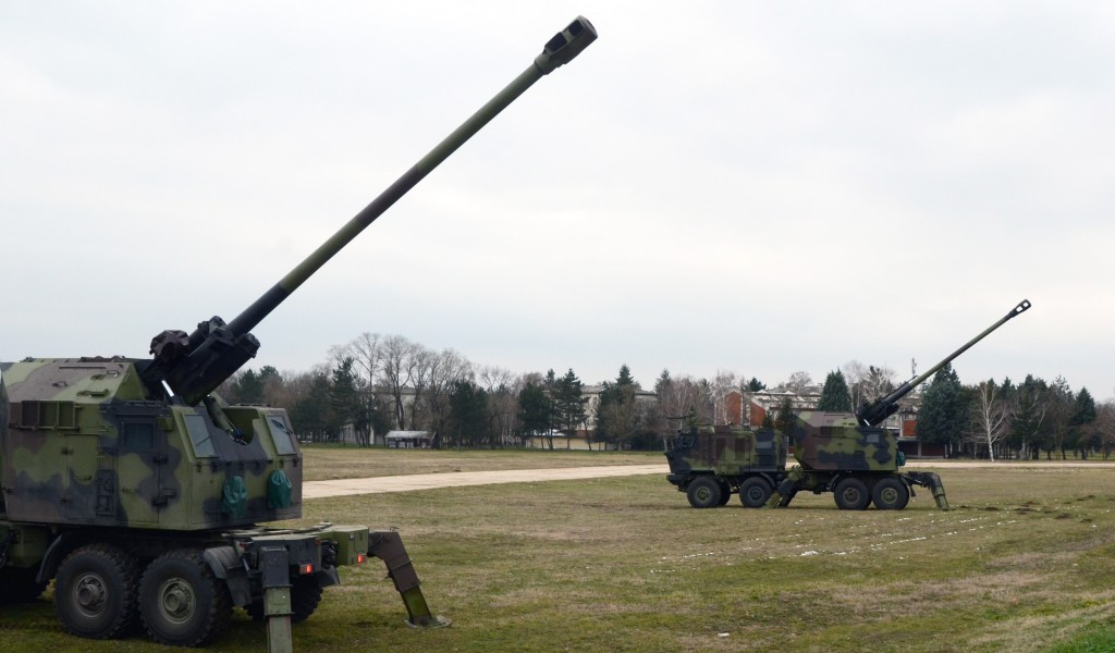 Training with Nora self propelled gun howitzers