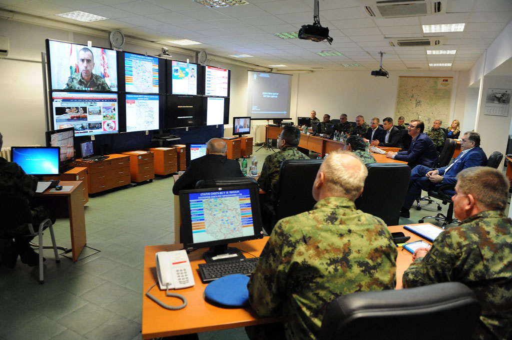 Prime Minister Vucic visits Defence Operations Centre on Easter 