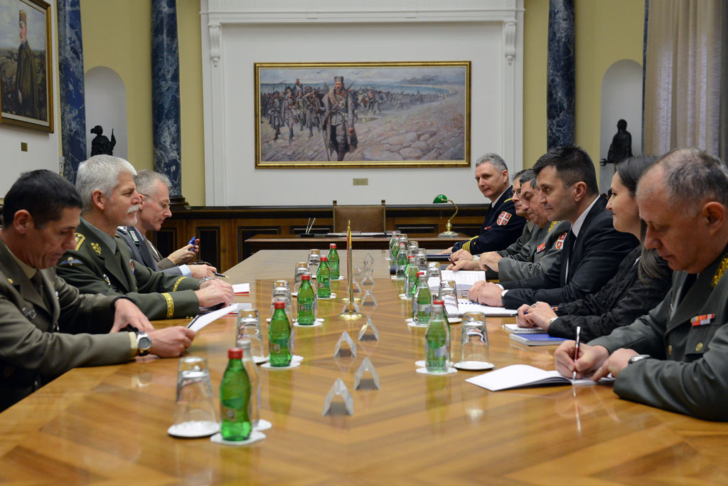 Defence Minister talks with the Chairman of the NATO Military Committee