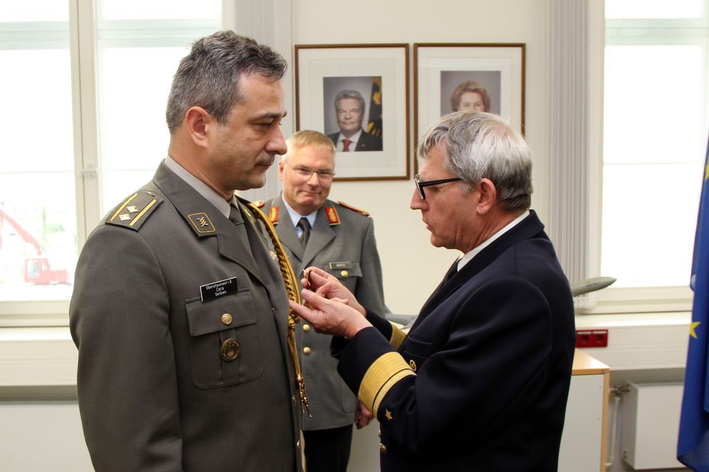 Одликовање за српског изасланика одбране у Немачкој