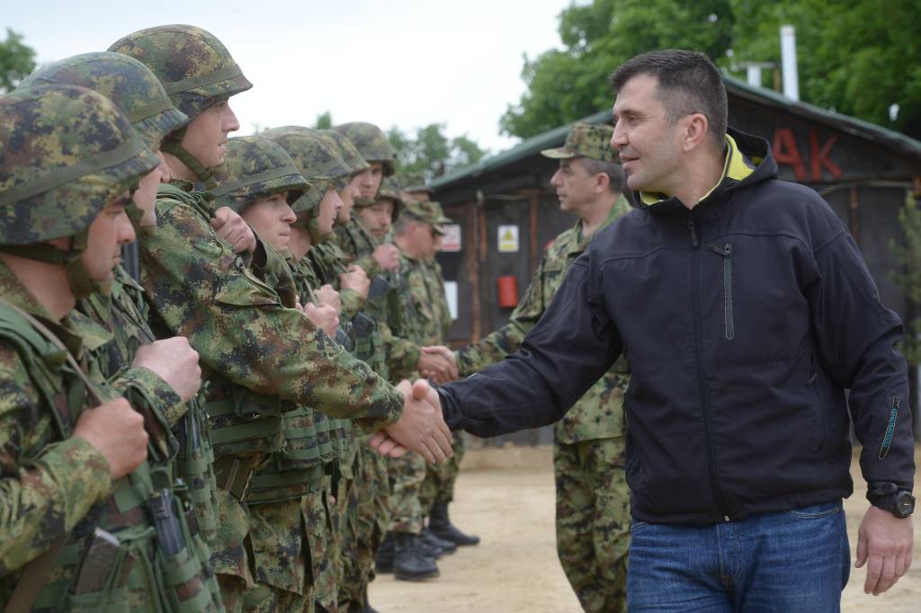 Minister Djordjevic spends Easter with soldiers