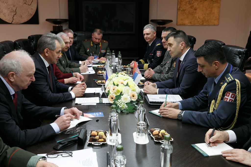 Susret ministara odbrane Srbije i Rusije