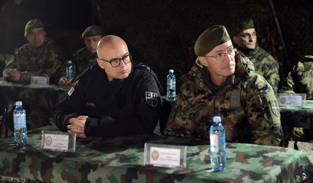  Министар Вучевић и генерал Мојсиловић обишли Центар за обуку јединица за мултинационалне операције у бази Југ 