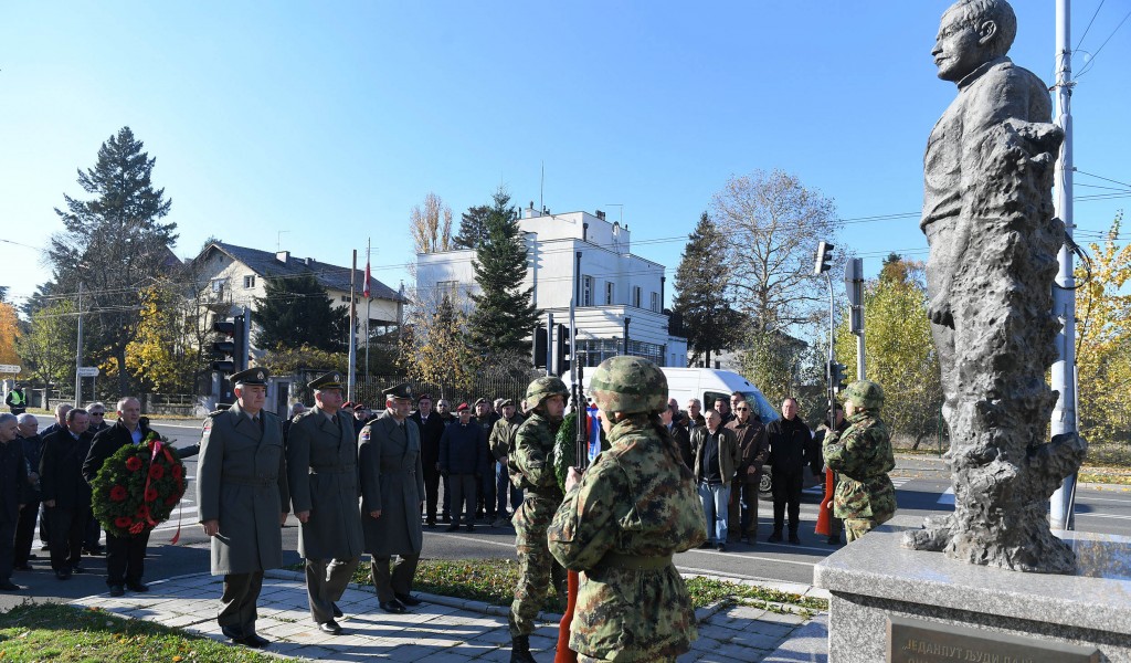 Ministry of Defence and Serbian Armed Forces delegations lay wreaths to mark Veterans Day