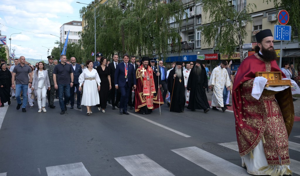 Ministar Gašić učestvovao u Vidovdanskoj litiji