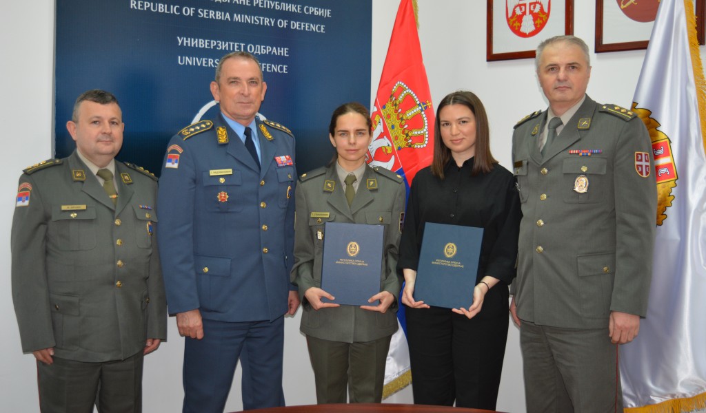 Awards Presented to Winners of Third Cycle of Military History Quiz 