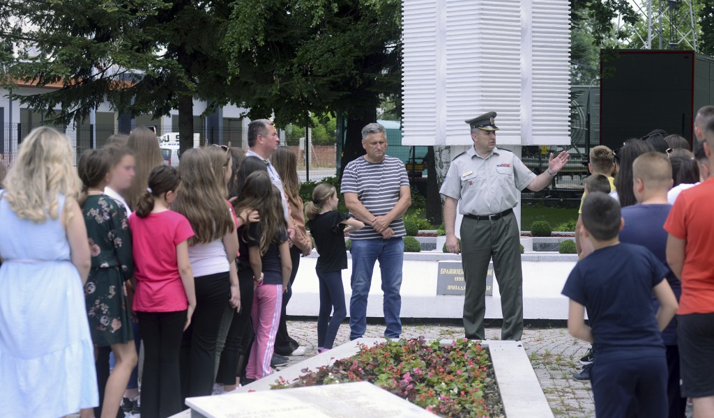 Children from Kosovo and Metohija visit Kruševac Garrison