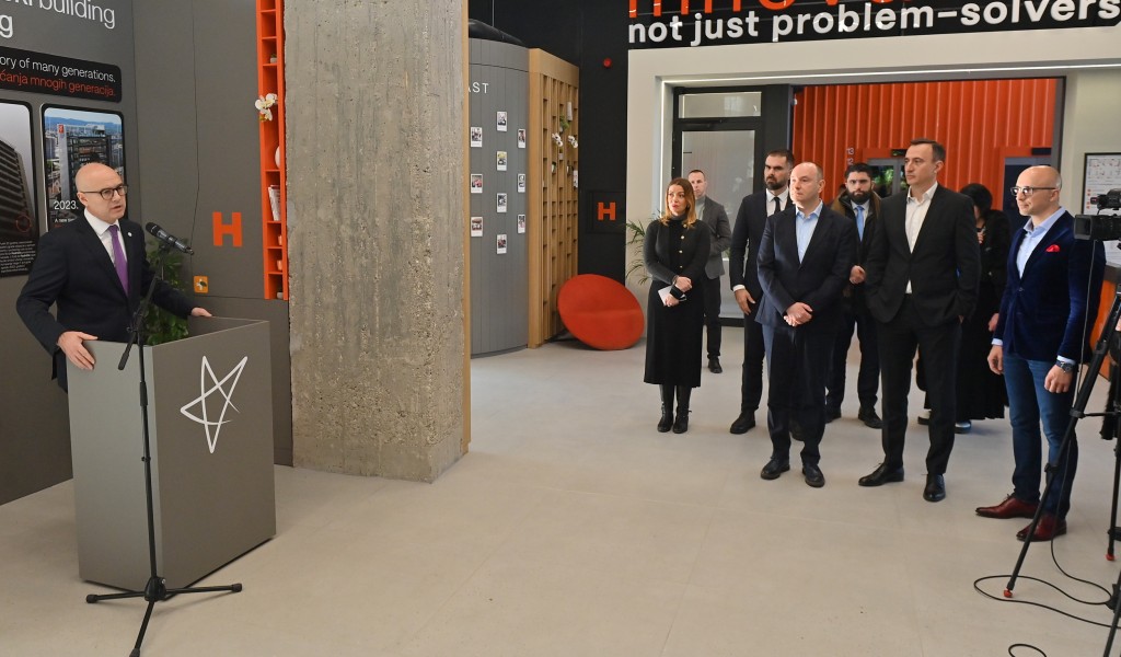 Minister Vučević attends opening of restored Workers University building in Novi Sad