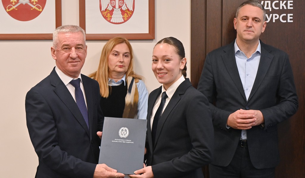 Awards presented to winners of Momčilo Gavrić a Little Hero of the Great War writing competition