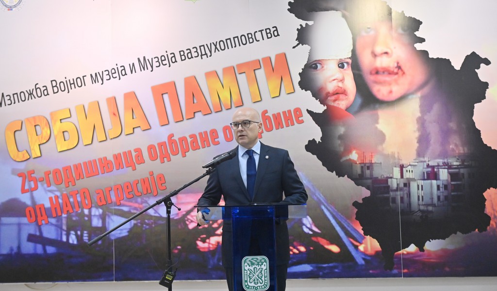 Министар Вучевић отворио изложбу Србија памти 25 годишњица одбране отаџбине од НАТО агресије у Војном музеју