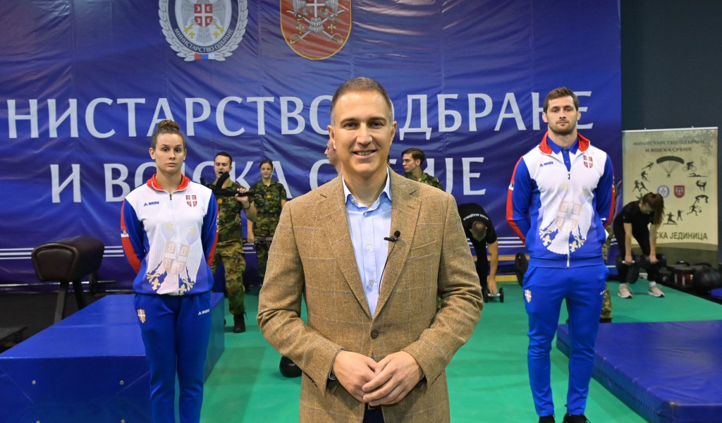 Minister Stefanović visits MoD and SAF stand at Belfis 2022