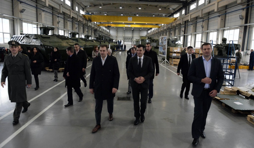 Defence Minister visits Complex Combat Systems in Velika Plana