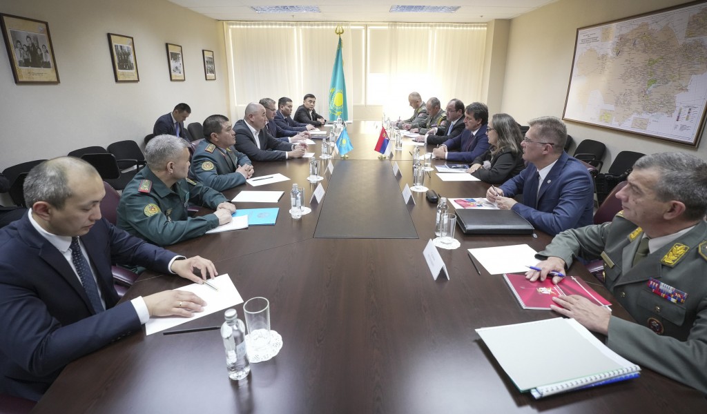 Minister Gašić meets with Minister of Industry and Construction Sharlapaev in Astana