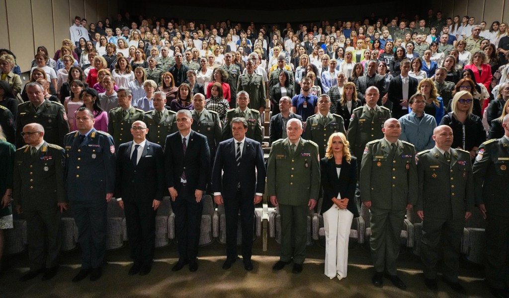 Ministar Gašić na obeležavanju Međunarodnog dana sestrinstva u VMA