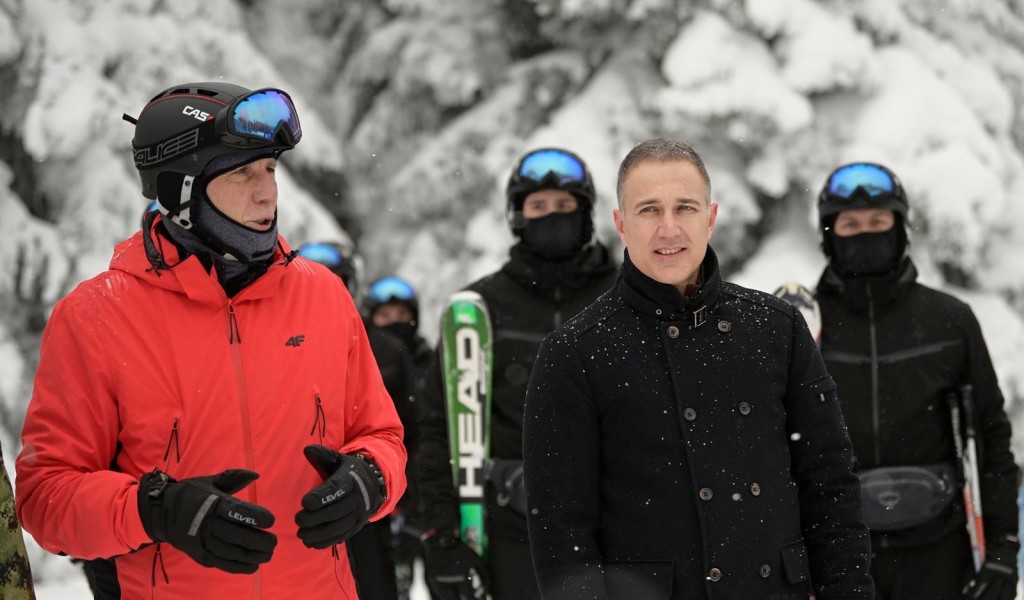 Minister Stefanović visits Military Academy cadets on Kopaonik