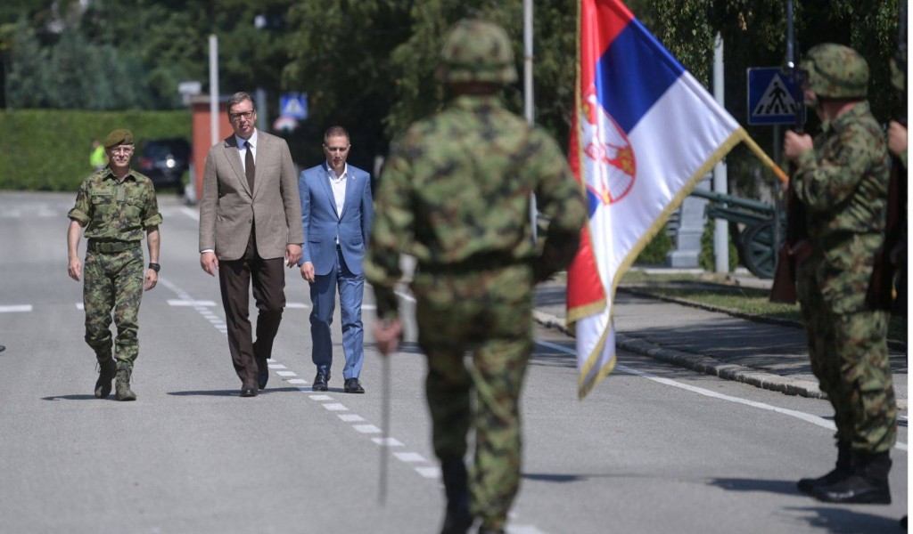 Predsednik Vučić Nastavićemo da snažimo vojsku i odbrambenu industriju