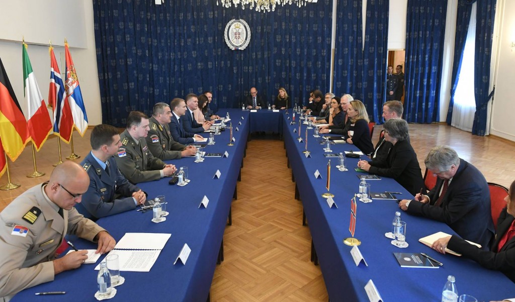 Министар Стефановић разговарао са амбасадорима Квинте и Норвешке