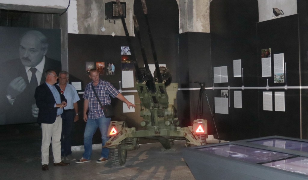 Delegation of War Heritage Institute of the Kingdom of Belgium Visited the Exhibition Defence 78 