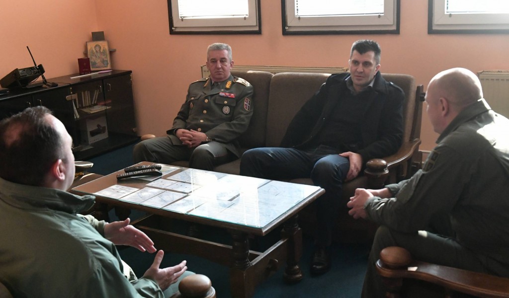 Ministar odbrane nenajavljeno obišao 204 vazduhoplovnu brigadu i Vojnu akademiju