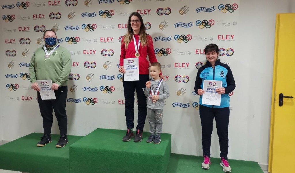 Minister Stefanović congratulates military shooters on winning medals