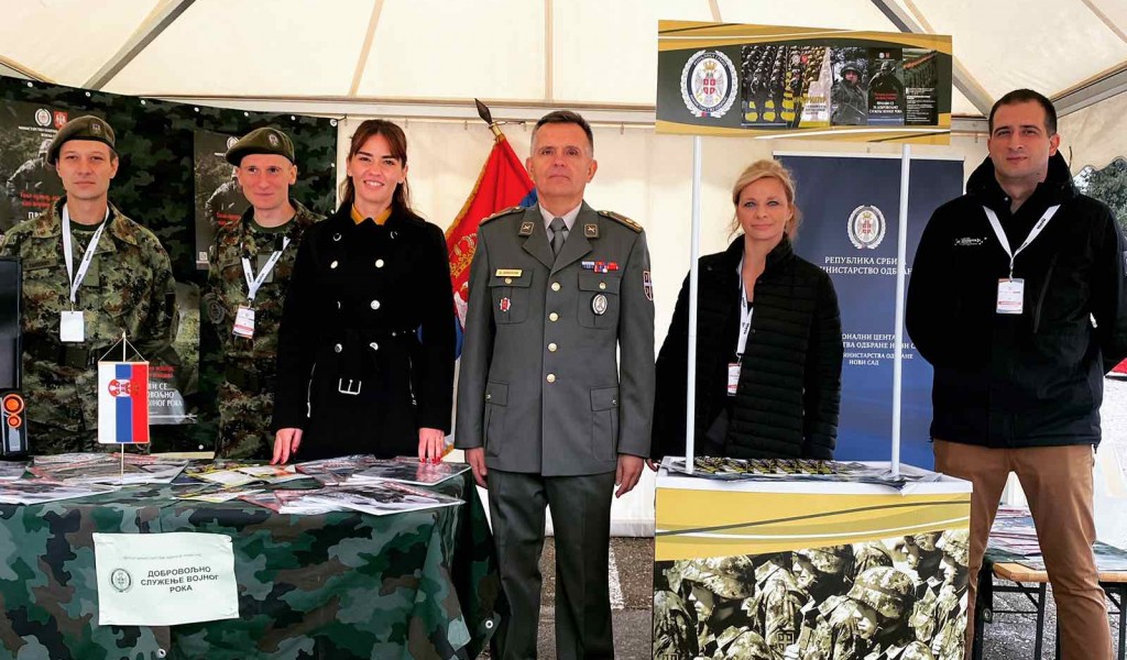 Voluntary military service promoted at Auto Moto Berza Car Show