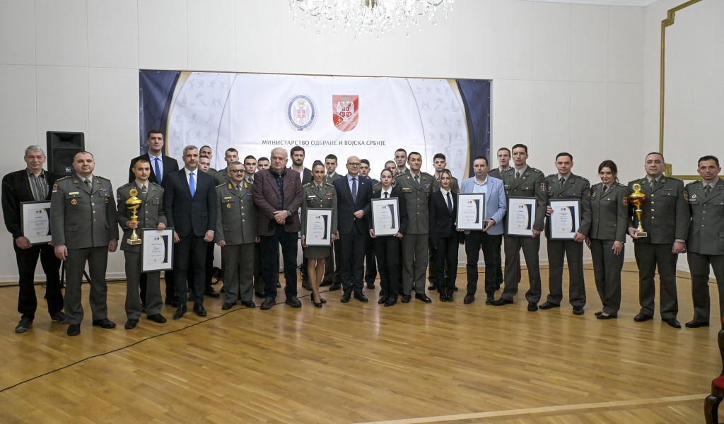 Министар Вучевић присуствовао обележавању Дана војног спорта 