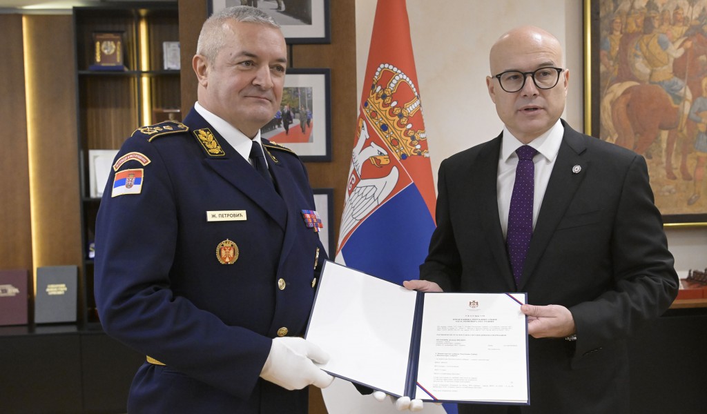 Minister Vučević presents decree of appointment to new director of Defence Inspectorate