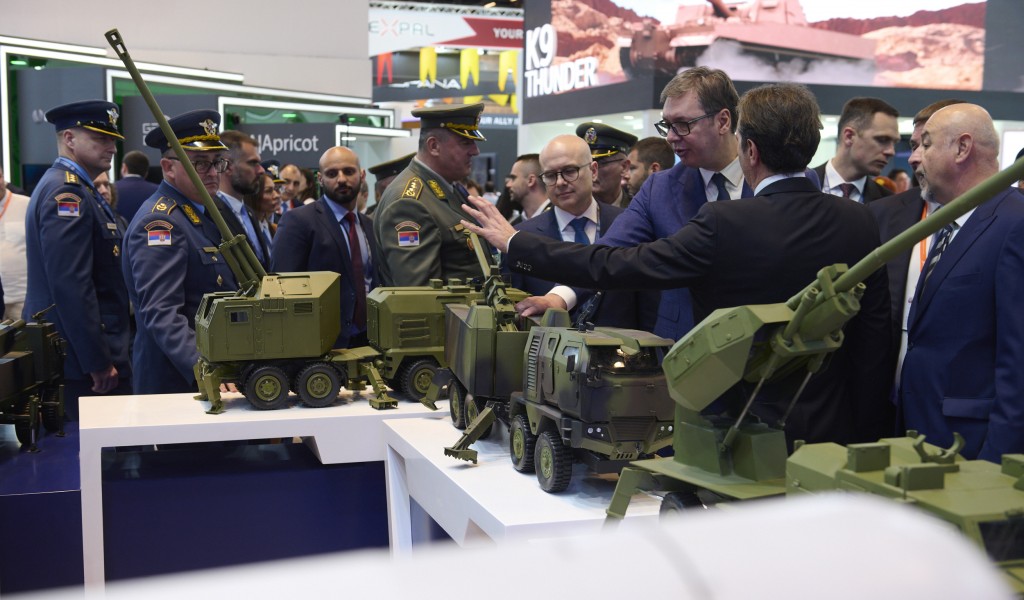 Predsednik Vučić u Abu Dabiju Nastavićemo sa ulaganjem u našu vojsku i odbrambenu industriju