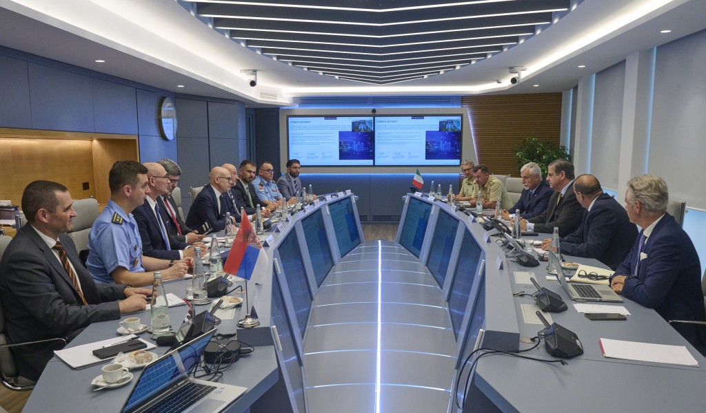 Minister Vučević Visits Leonardo Company