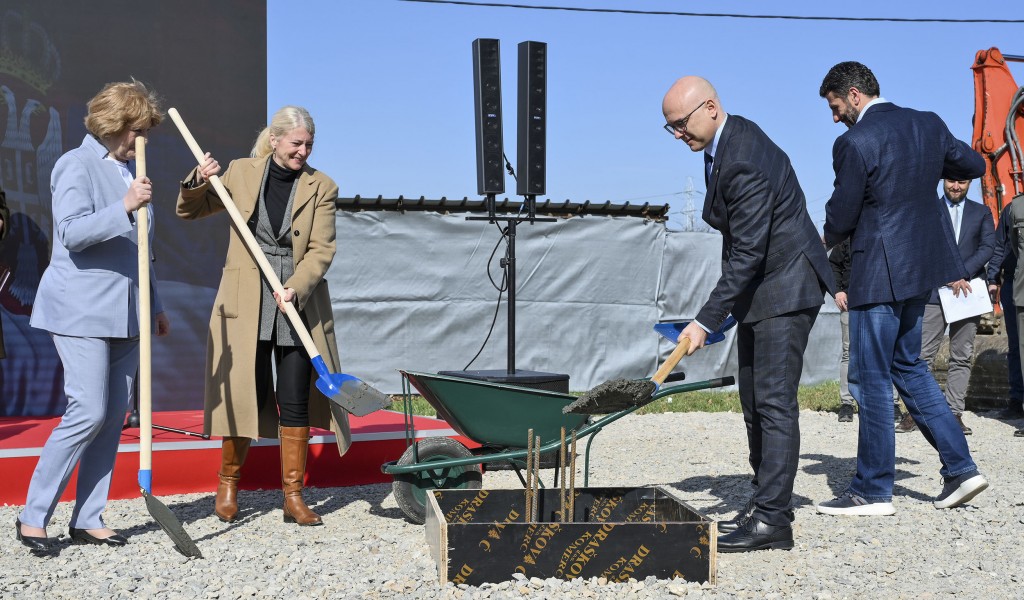 Министар Вучевић положио камен темељац за изградњу новог објекта у оквиру Торлака 